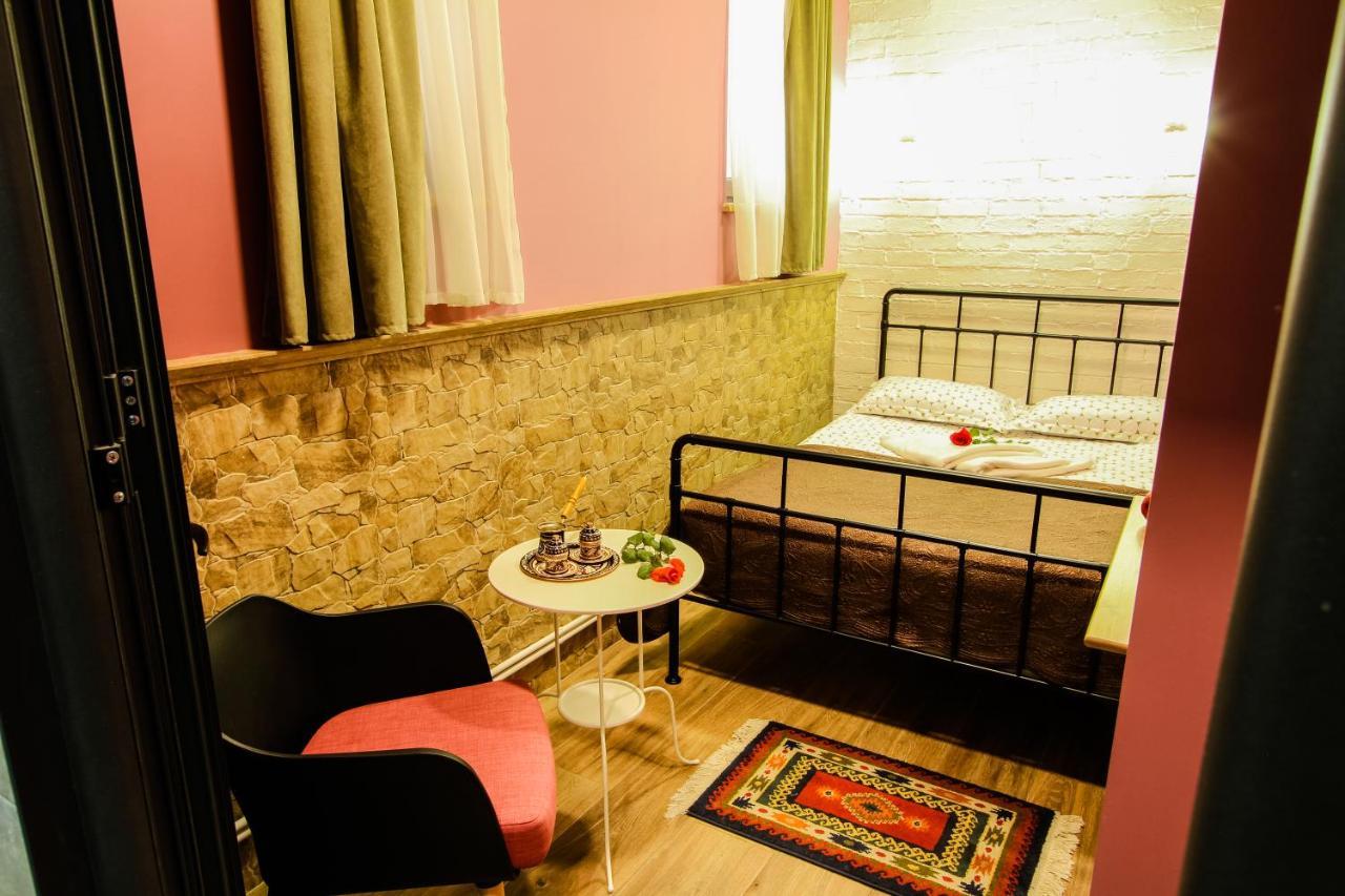 Mga Hostel & Tours Erevan Esterno foto